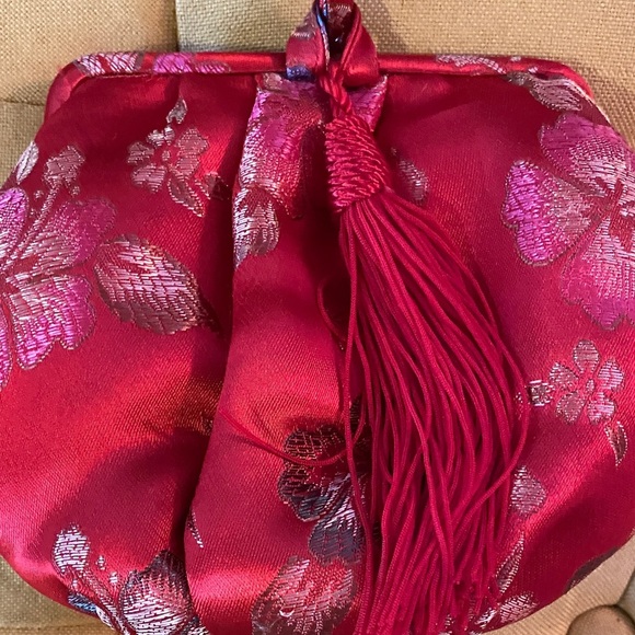 Asian floral pattern wristlet - Picture 2 of 6